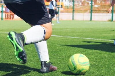 recuo de bola o primeiro volante como maestro do jogo